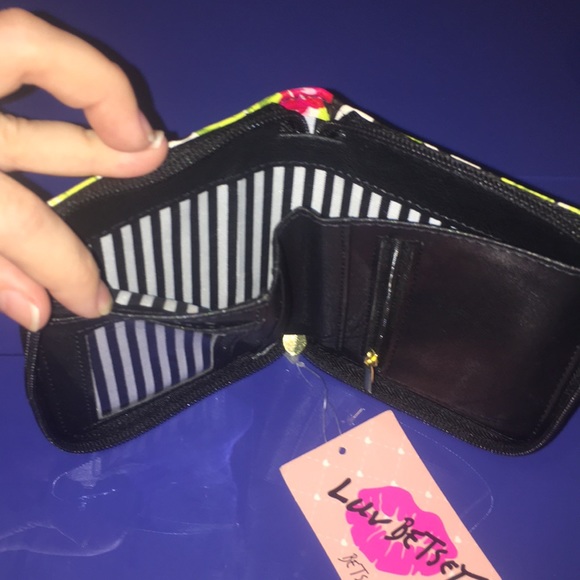 Betsey Johnson wallet - Picture 6 of 6